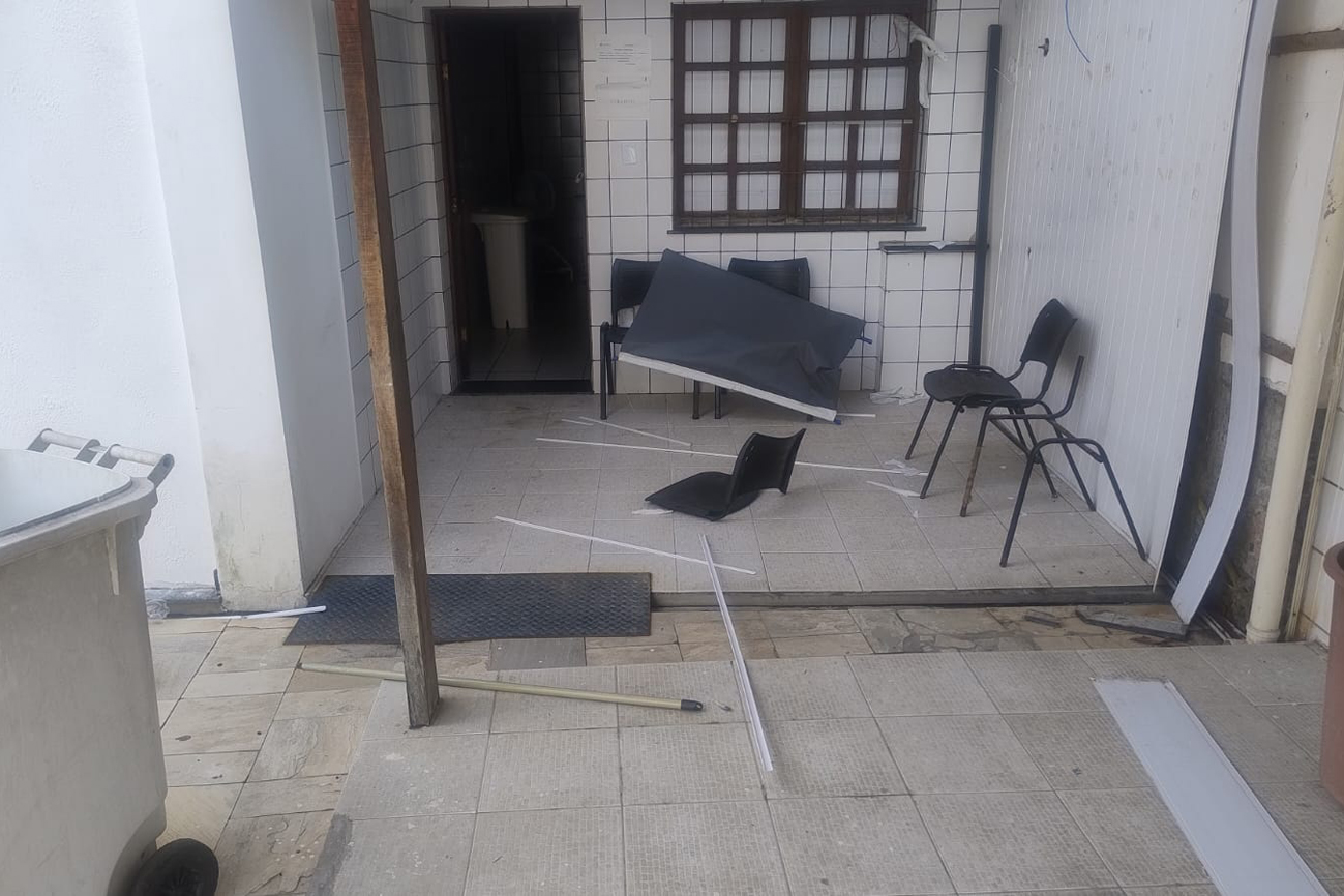 Vândalos arrombam o Cadh e danificam área externa da unidade de saúde 
